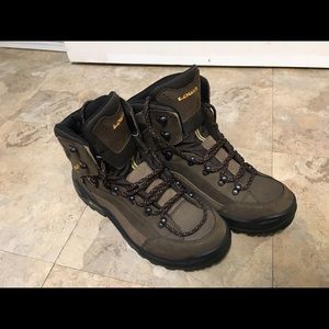 Lowa Hiking Boots Women’s size 9